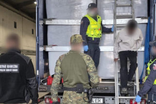 Ciężarówka pełna migrantów zatrzymana w Budzisku. 50-latek aresztowany