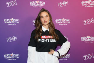 Alicja Szemplińska wspiera akcję Łatwoganga przed Eurowizją. Przyszła na konferencję w wyjątkowej koszulce