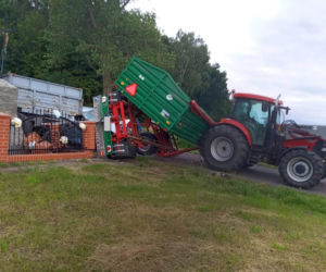 Wjechał w przyczepy rolnicze i uciekł do lasu bo bał się konsekwencji 
