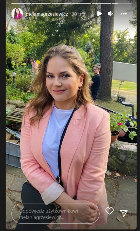M jak miłość na planie. Anita (Melania Grzesiewicz) w siedlisku w Grabinie