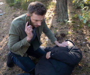 M jak miłość odc. 1420. Bartek (Arkadiusz Smoleński), ksiądz (Maciej Damięcki)