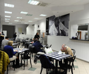 Bary mleczne musiały podnieść ceny. Wiele z nich świeci pustkami