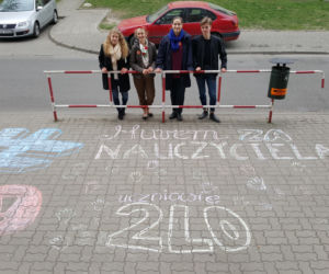 Uczniowie II LO w Bydgoszczy wspierają nauczycieli w ich strajku! [ZDJĘCIA]