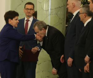 SZYDŁO DAŁA SWOIM MINISTROM  PO 38 TYS. 