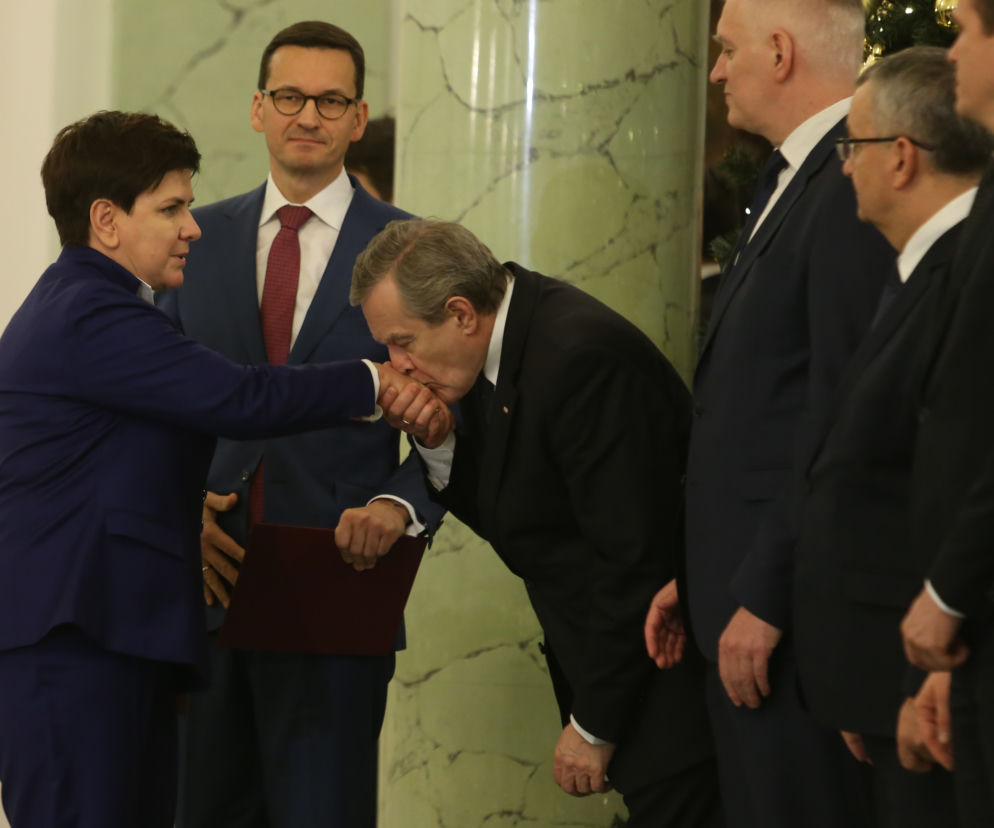 SZYDŁO DAŁA SWOIM MINISTROM  PO 38 TYS. 