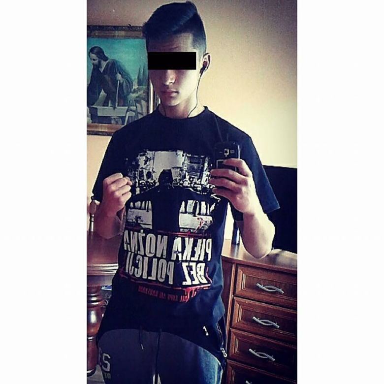 Trzy nastoletnie bestie skatowały Kubę w szkolnej toalecie
