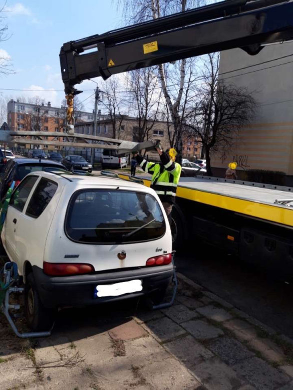 Straż Miejska w Częstochowie zajęła się usuwaniem wraków