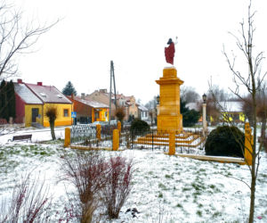 To miasto w województwie łódzkim ma jeden z najpiękniejszych rynków. Zachwyca też zabytkowym ratuszem