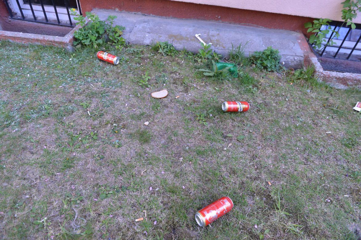 Wypadł z narkotykami z ostatniego piętra