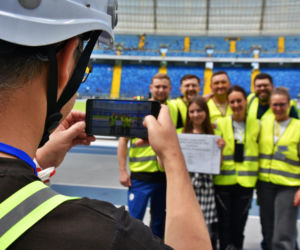 Tysiące ludzi szuka swojego szczęścia na stadionie. Kongres Świadków Jehowy przyciągnął tłumy