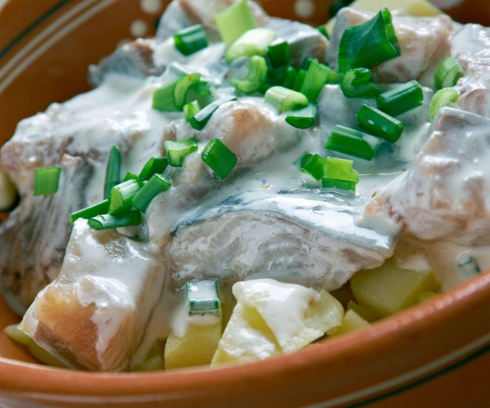 Sałatka śledziowa poznańska Magdy Gessler – wyśmienita klasyka na święta i każdą okazję