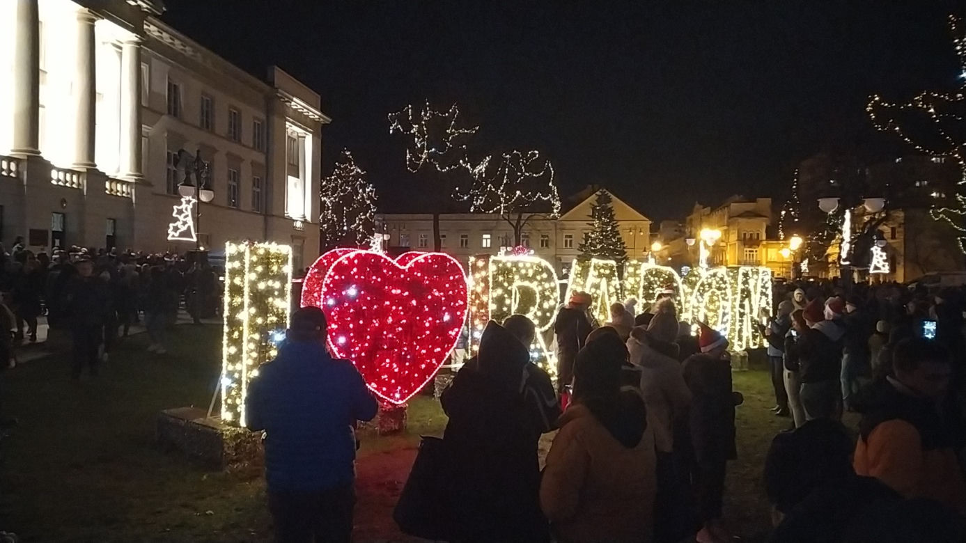 Rozbłysła świąteczna iluminacja Radomia