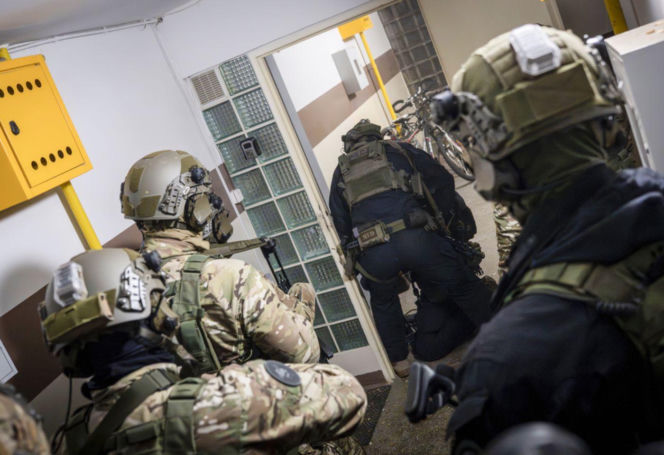 W sprawie zatrzymano trzy osoby: byłego partnera ofiary, jego matkę oraz znajomego