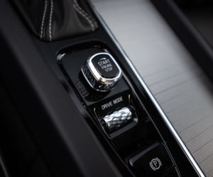 BMW 330i vs Volvo S60 T5