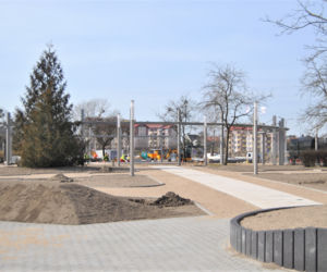 Remont przed dworcem PKP w Iławie - marzec 2020