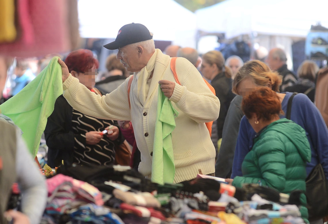 Ma  miliony a kupuje skarpetki po 2 złote