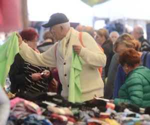 Ma  miliony a kupuje skarpetki po 2 złote