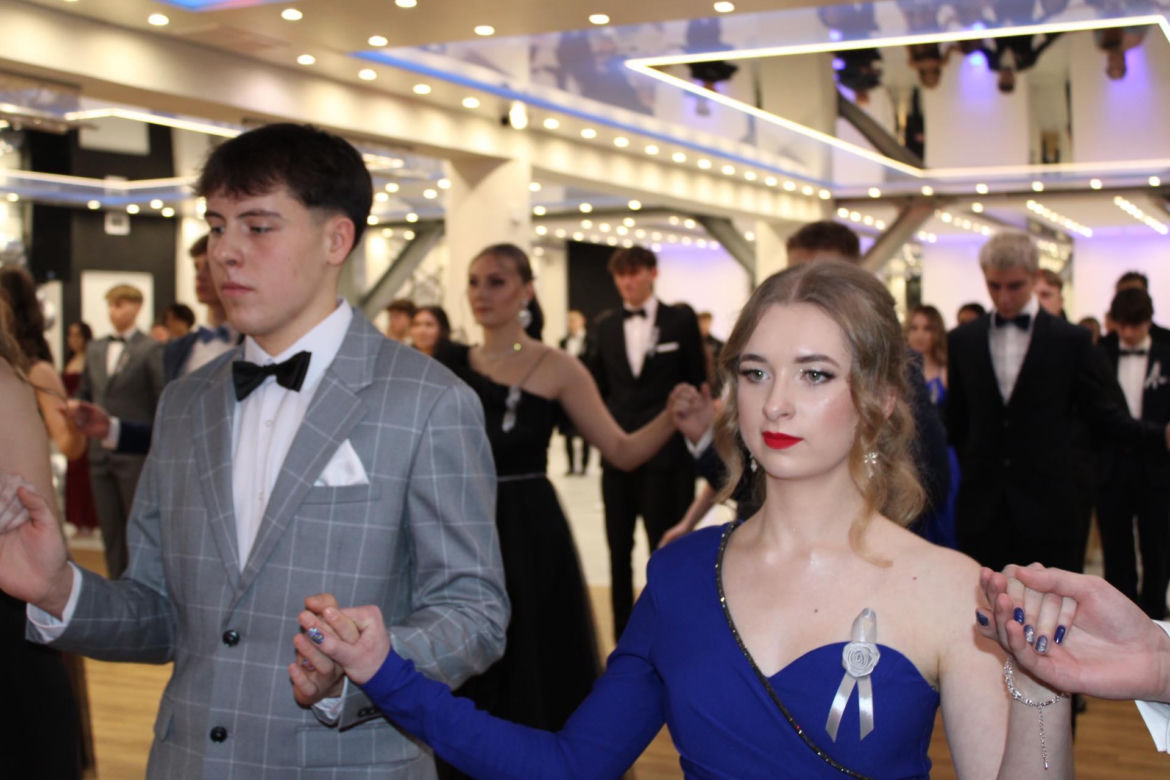 Bal studniówkowy 2024 II Liceum Ogólnokształcącego w Starachowicach