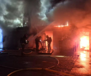 Kilkanaście godzin walki z wielkim pożarem w Rawiczu. Milionowe straty