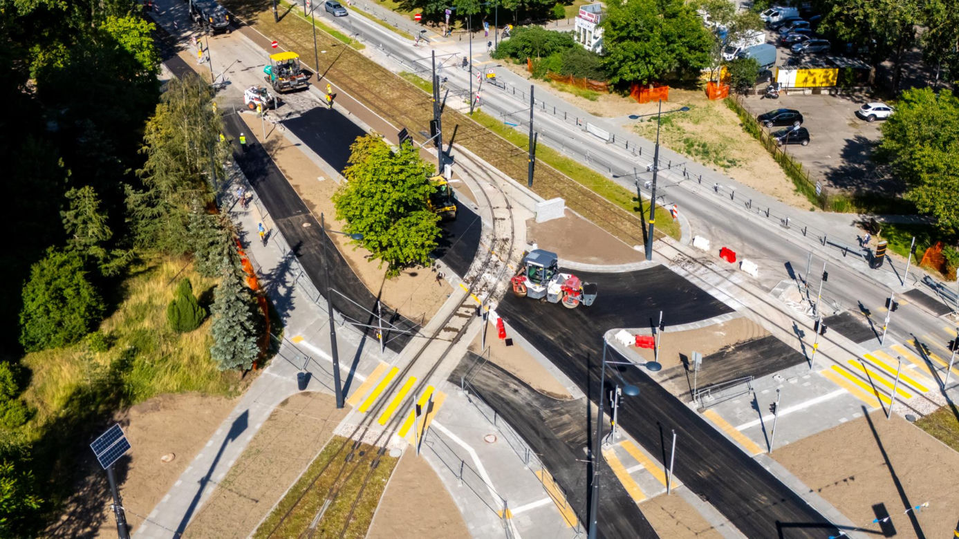 Tramwaj na Stegny w Warszawie w przeddzień otwarcia
