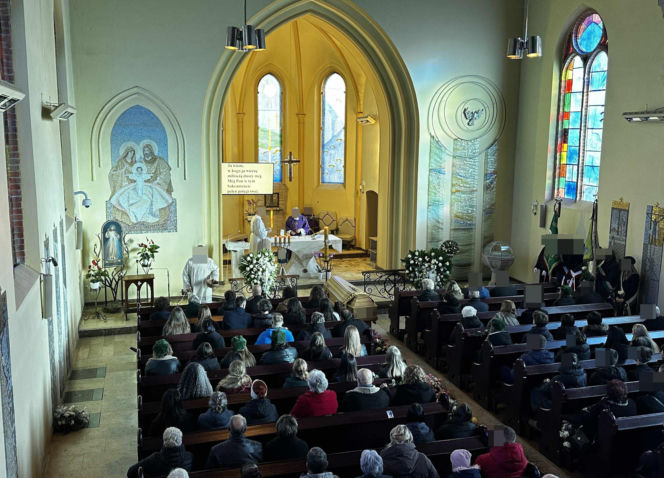 Zginęły dwie nastoletnie przyjaciółki – Maja (†16 l.) i Kinga (†16 l.). Za kierownicą siedział 17-letni Michał G., chłopak jednej z nich