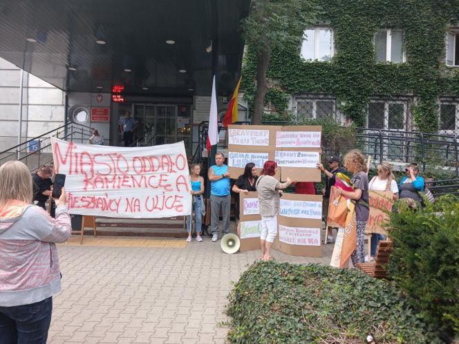 Protest mieszkańców kamienicy przy ul. Środkowej 11