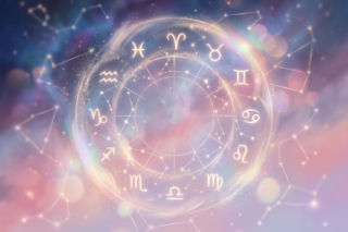 Horoskop na dziś, 20 maja. Ten dzień przyniesie głębsze zrozumienie Twoich emocji, gwiazdy podpowiadają drogę do wewnętrznego spokoju