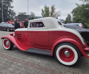 Prawdziwe motoryzacyjne perełki pod Torbydem! Bydgoskie Klasyki Nocą znów zachwyciły