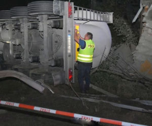 MAKABRA! Ciężarówka STARANOWAŁA BUDYNKI. Kierowca był kompletnie pijany