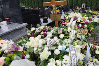 Tragedia 12-letniej Eli poruszyła całą Polskę! Odnalezioną dziewczynkę pożegnali najbliżsi 