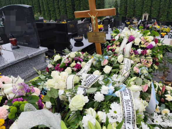 Tragedia 12-letniej Eli poruszyła całą Polskę! Odnalezioną dziewczynkę pożegnali najbliżsi 