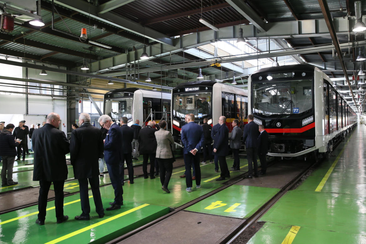 Varsovia wyjechała na tory! Nowy pociąg metra wozi już pasażerów 