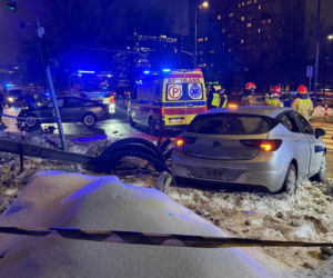 Stłuczka z nieoznakowanym radiowozem w Warszawie. Potężna utrudnienia