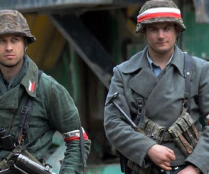 Czas honoru 7 sezon. Bronek (Maciej Zakościelny), Janek (Antoni Pawlicki)