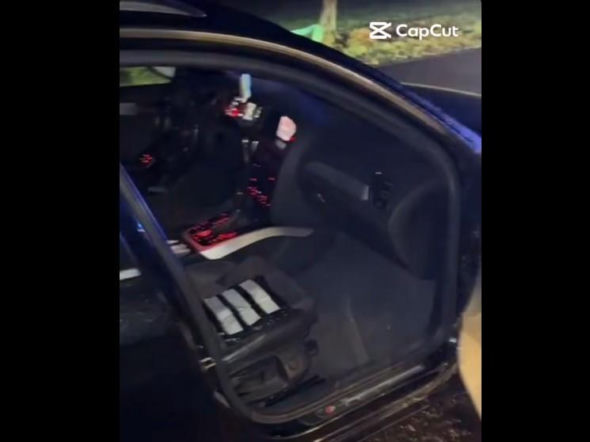 Paczka z narkotykami w samochodzie