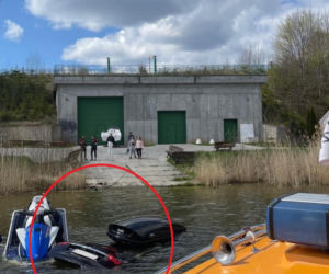 Pierwsze interwencja MOPR w sezonie. Chciał popływać na skuterze, zatopił auto! Majówka rozpoczęta [ZDJĘCIA]
