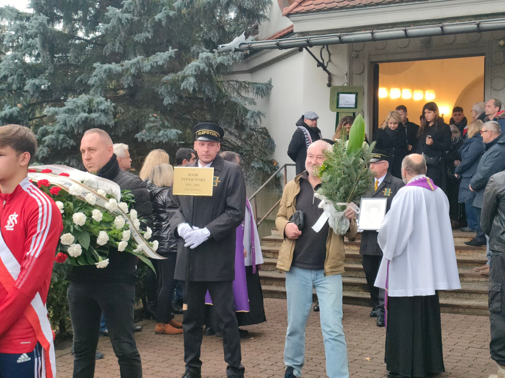 Pogrzeb Igora Sypniewskiego. Tłumy na ostatnim pożegnaniu byłego piłkarza