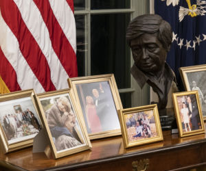 Biden wyrzucił Churchilla z Białego Domu! Oto kogo tam wstawił