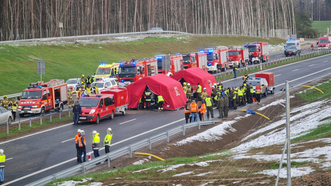 Potężny karambol na S5. Rozbity autobus, Potężna akcja strażaków