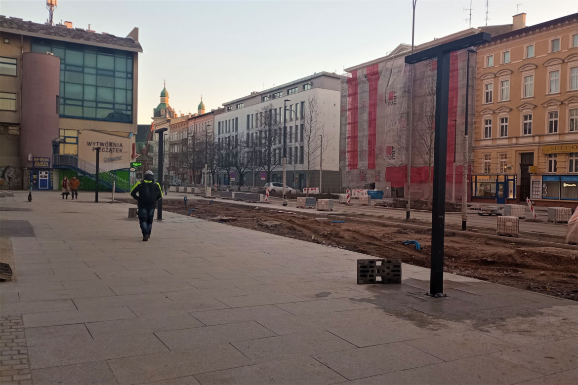 Nowe latarnie na remontowanej alei Wojska Polskiego