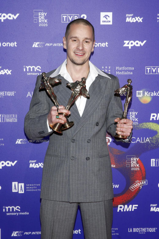 Krzysztof Zalewski na wakacjach w towarzystwie 16 lat młodszej piosenkarki. Nowa para w polskim show-biznesie?