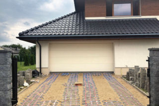 Kable i maty grzejne – skuteczna ochrona domu przed śniegiem i lodem