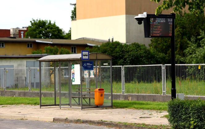 Nowe tablice na przystankach w Lesznie