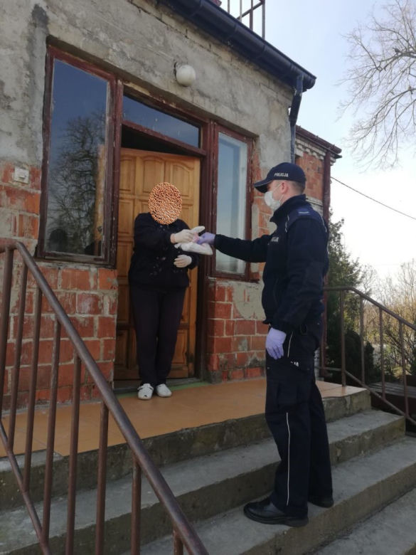 Policjanci dbają o bezpieczeństwo mieszkańców