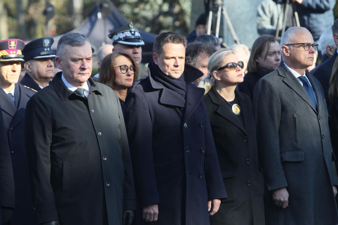 Obchody 16. rocznicy katastrofy smoleńskiej. Powązki