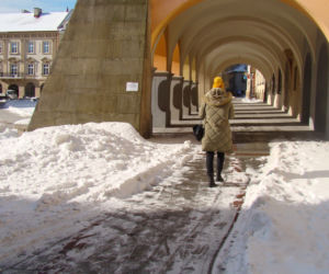  Śliski jak tafla lodu rynek w Tarnowie 