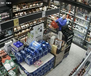 Świecie: Ci mężczyźni ukradli alkohol ze sklepu! Poznajesz ich? [ZDJĘCIA]