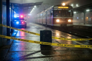 Alarm na dworcu w Żarach. 40-latkowi grozi 8 lat więzienia za pozostawioną walizkę