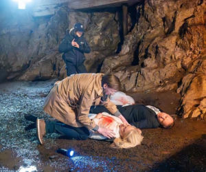 Pierwsza miłość: Mateusz zmusza Emilkę do ślubu. Każe jej przypieczętować ich małżeństwo kielichem wina. Nie mówi jej tylko, że wino jest zatrute…