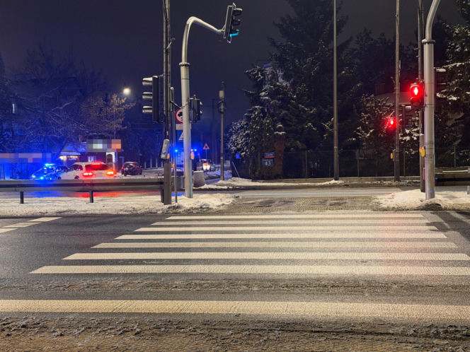 Pijany pieszy Ukrainiec, wbiegł pod auto na czerwonym świetle. Potrącony, trafił do szpitala